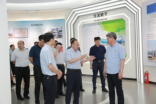 新鄉(xiāng)市政府市長魏建平到長城機(jī)械調(diào)研督導(dǎo)“萬人助萬企”活動(dòng)開展情況 新鄉(xiāng)市政府市長魏建平到長城機(jī)械調(diào)研督導(dǎo)“萬人助萬企”活動(dòng)開展情況