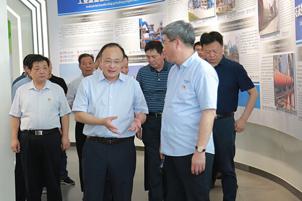 新鄉(xiāng)市政府市長魏建平到長城機(jī)械調(diào)研督導(dǎo)“萬人助萬企”活動(dòng)開展情況 新鄉(xiāng)市政府市長魏建平到長城機(jī)械調(diào)研督導(dǎo)“萬人助萬企”活動(dòng)開展情況