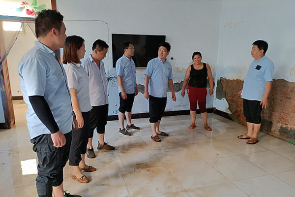 新鄉(xiāng)長(zhǎng)城給受災(zāi)員工送物資 新鄉(xiāng)長(zhǎng)城給受災(zāi)員工送物資