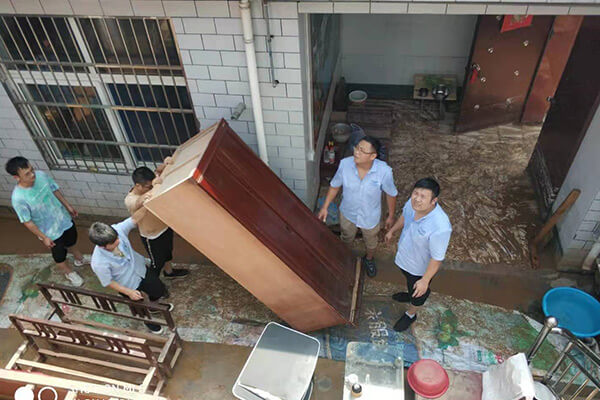 新鄉(xiāng)長(zhǎng)城給受災(zāi)員工送物資 新鄉(xiāng)長(zhǎng)城給受災(zāi)員工送物資